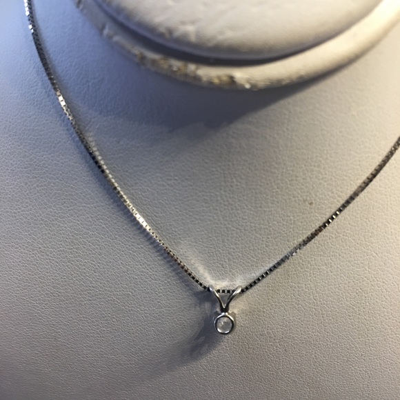 14K white gold diamonds siltier pendant - Picture 2 of 3